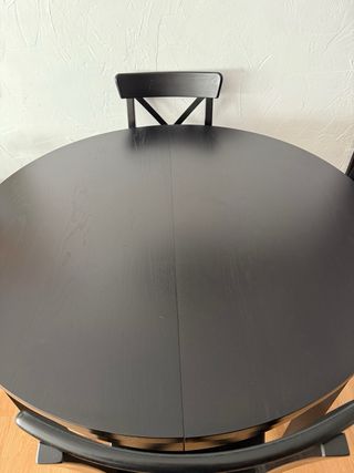 Mesa redonda y 4 sillas comedor Ikea. No envío.