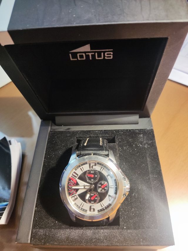 Reloj Lotus Cronógrafo Negro y Plateado