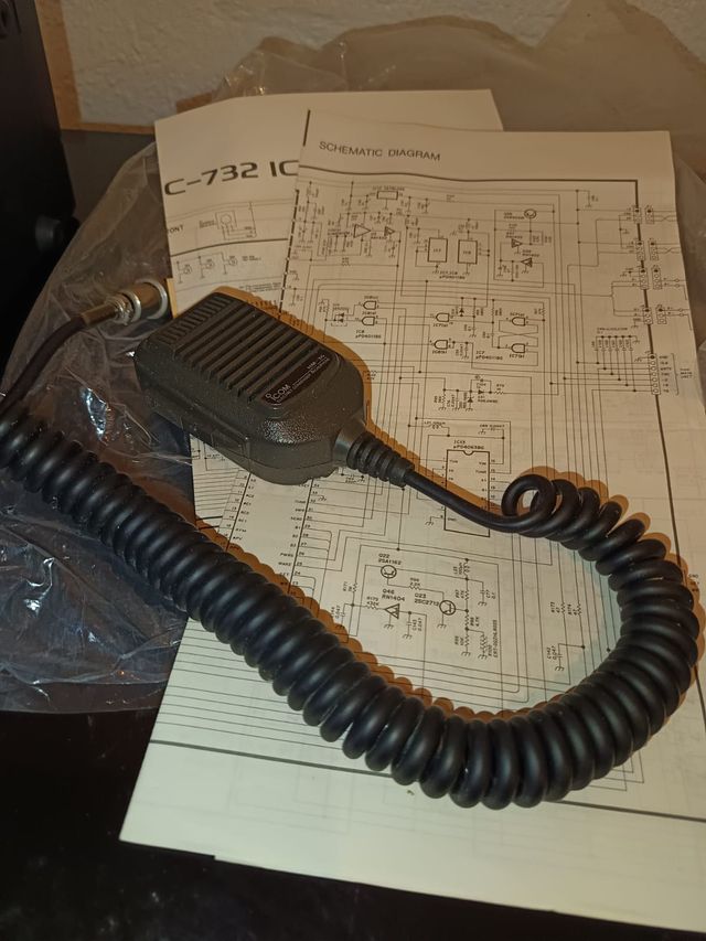 Emisora Icom IC-737 HF All Band Transceiver