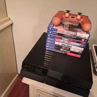 Consola PS4 Negra + Mando + 7 Juegos
