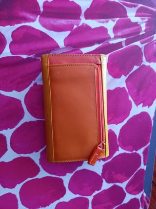 Cartera de mano amarilla y naranja