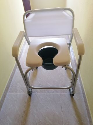 Sillas WC (una con ruedas)