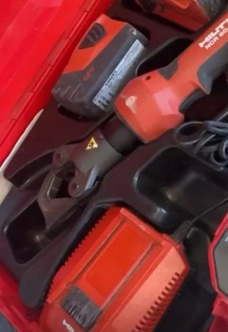 Prensadora de terminales Hilti