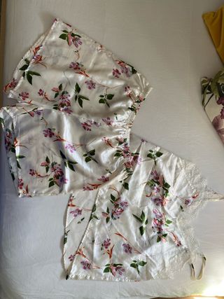Pijama de seda floral