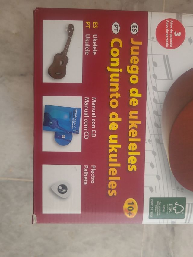 Juego de Ukeleles con CD y Plectro.