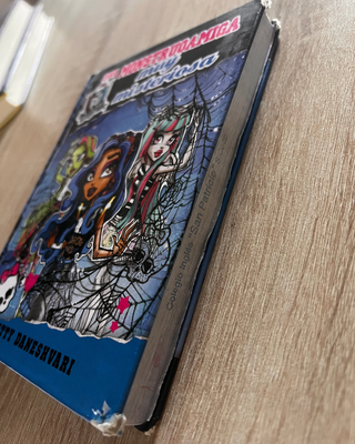 Monster High. Una monstruoamiga muy misteriosa ...