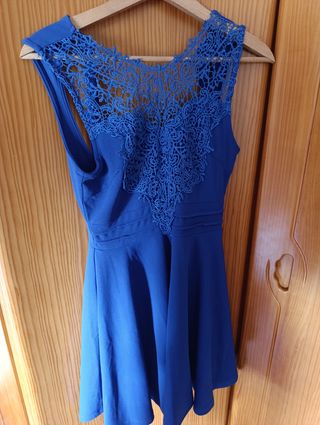 Vestido azul eléctrico con encaje