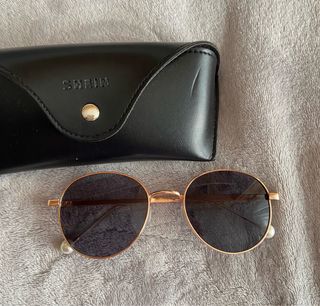 Gafas de sol SHEIN doradas y negras