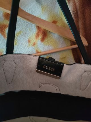 Bolso Guess Negro y Blanco