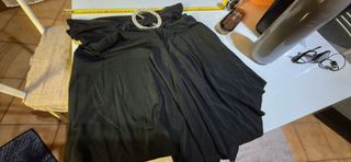 Minigonna nera sfasata a punte con strass