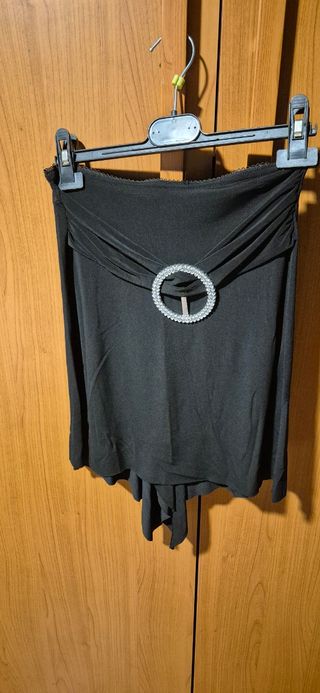 Minigonna nera sfasata a punte con strass