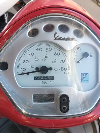 Vespa 50cc Roja