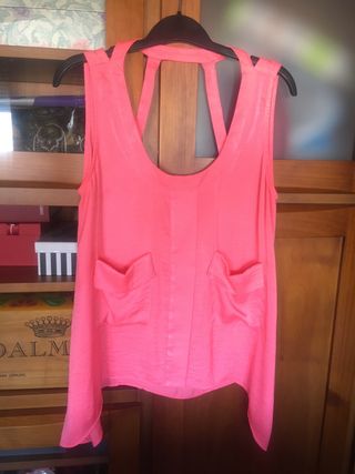 Blusa rosa escote diseño. Talla M y L