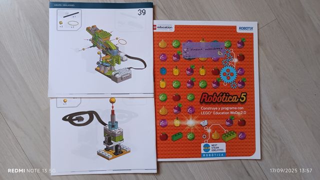 Robótica 5, 5o Primària construye y programa co...