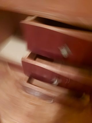 Mueble bajo de madera antiguo