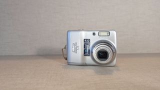 Cámara Digital Nikon Coolpix L4 4MP 3x Zoom Plata