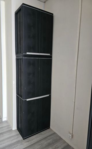 Armario exterior de plástico negro