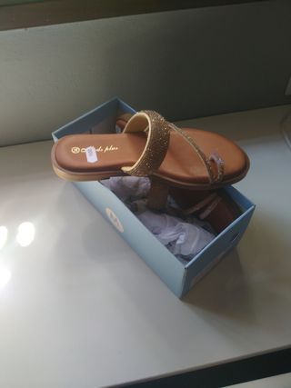 Sandalias Marrones y Doradas con Brillantes