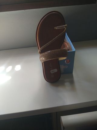 Sandalias Marrones y Doradas con Brillantes