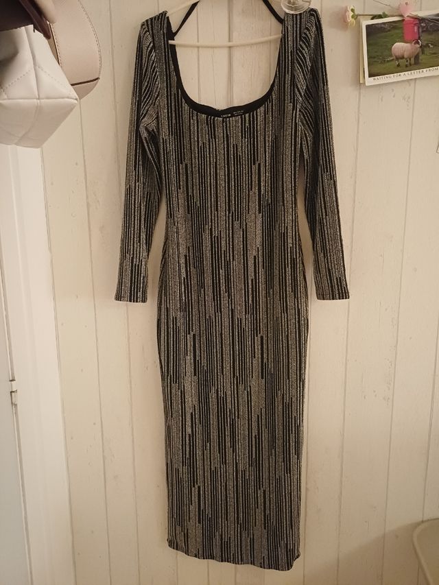 Vestido de fiesta plateado y negro