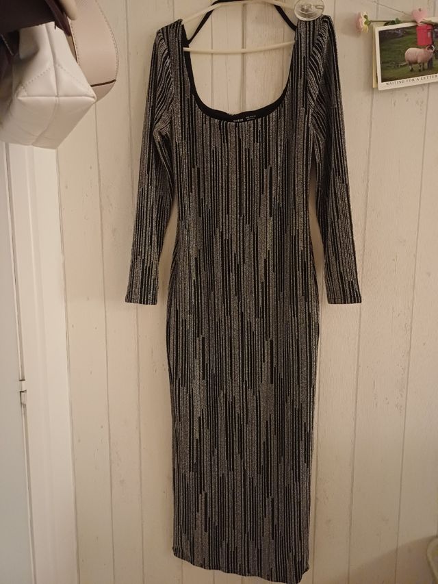 Vestido de fiesta plateado y negro