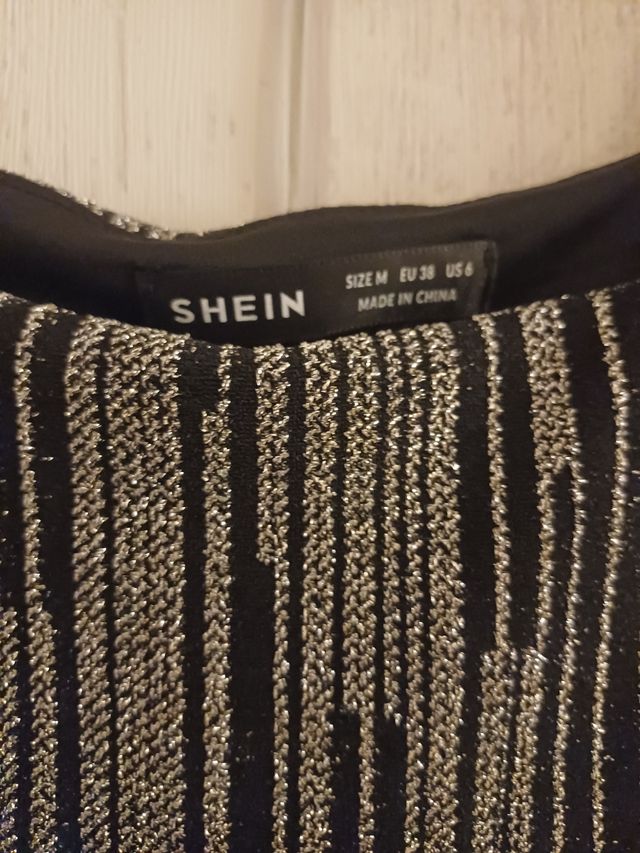 Vestido de fiesta plateado y negro