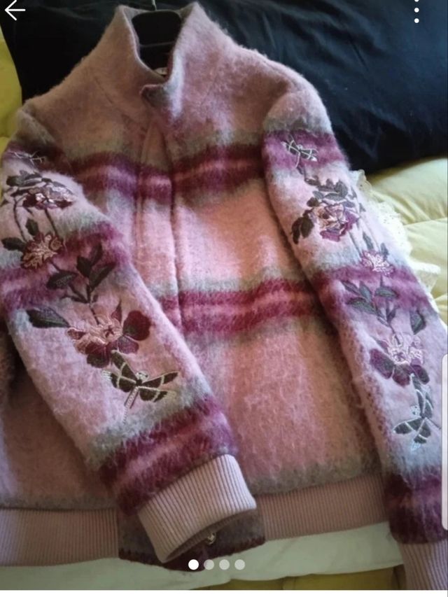 Giubbotto corto caldo con ricami