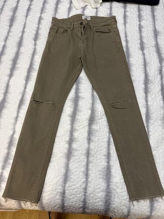 Pantalón Pull and Bear Talla 42 Verde Oliva. NUEVO