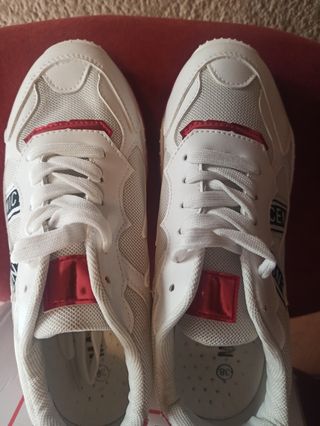 Bambas blancas y rojas talla 38 nuevas