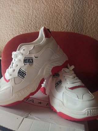 Bambas blancas y rojas talla 38 nuevas