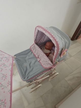 Cochecito de muñecas con sombrilla