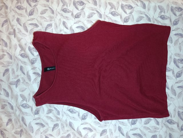 Top crop burdeos Stradivarius