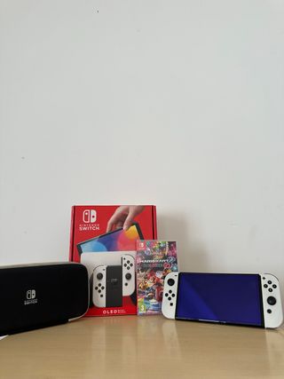 Nintendo Switch OLED bianco + Mario Kart 8 Deluxe