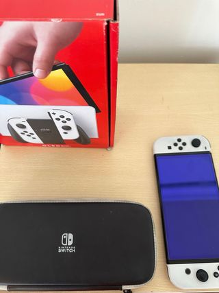 Nintendo Switch OLED bianco + Mario Kart 8 Deluxe