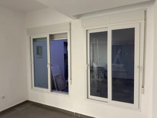 Ventanal PVC doble cristal con persiana