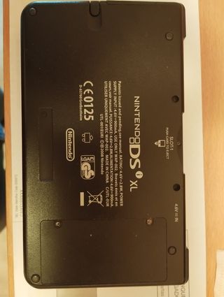 Nintendo DS XL para piezas. Pantalla arañada.
