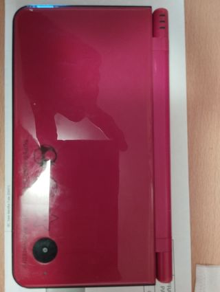 Nintendo DS XL para piezas. Pantalla arañada.