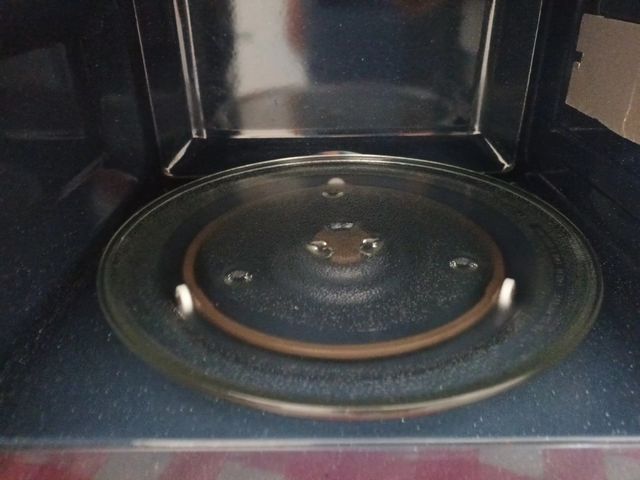 Microondas Samsung 23L- interior em cerâmica