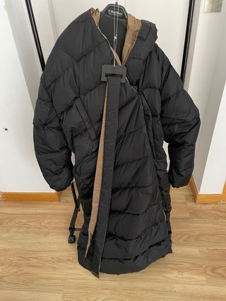 Abrigo Max Mara acolchado negro con cinturón