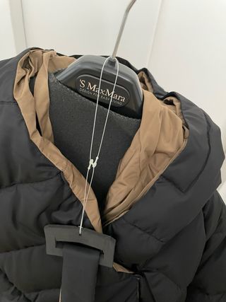 Abrigo Max Mara acolchado negro con cinturón