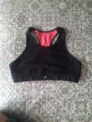 Top deportivo negro y rosa