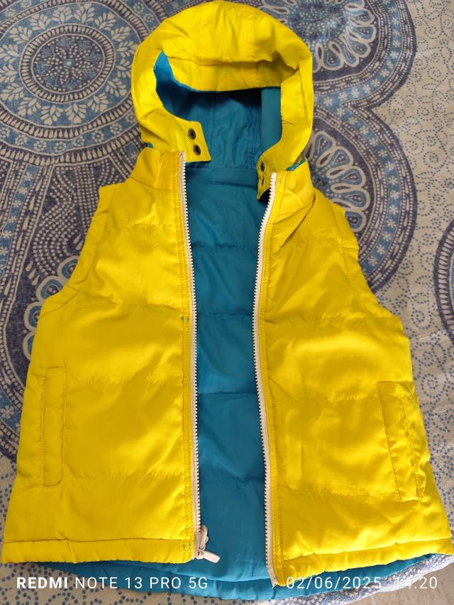 Chaleco reversible . Azul y amarillo