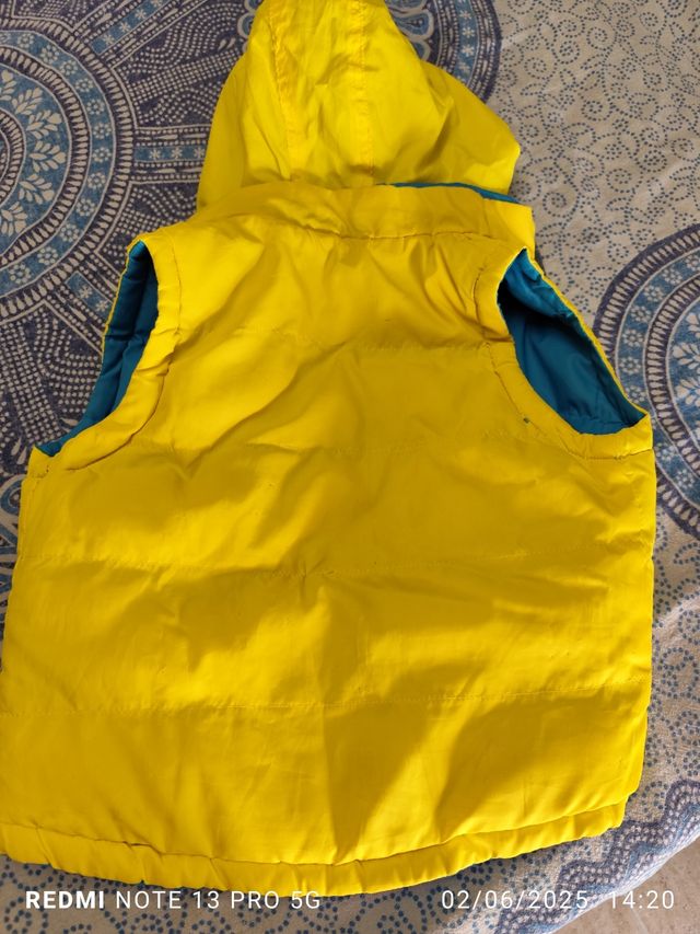 Chaleco reversible . Azul y amarillo