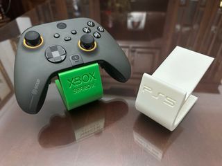 Soportes para mandos PS5 y Xbox