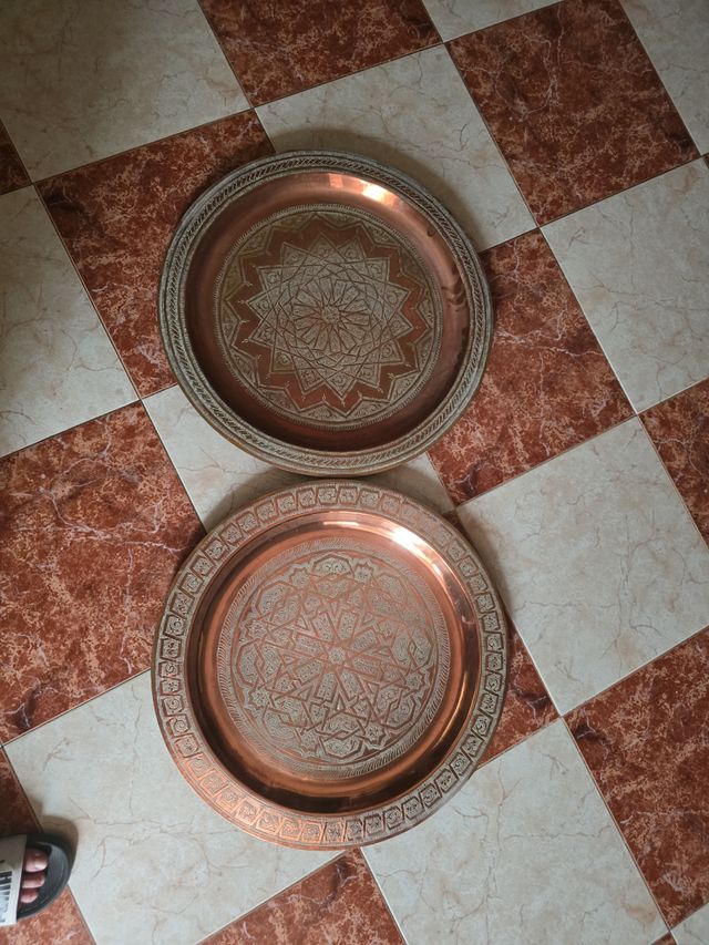 Platos de cobre marroquíes