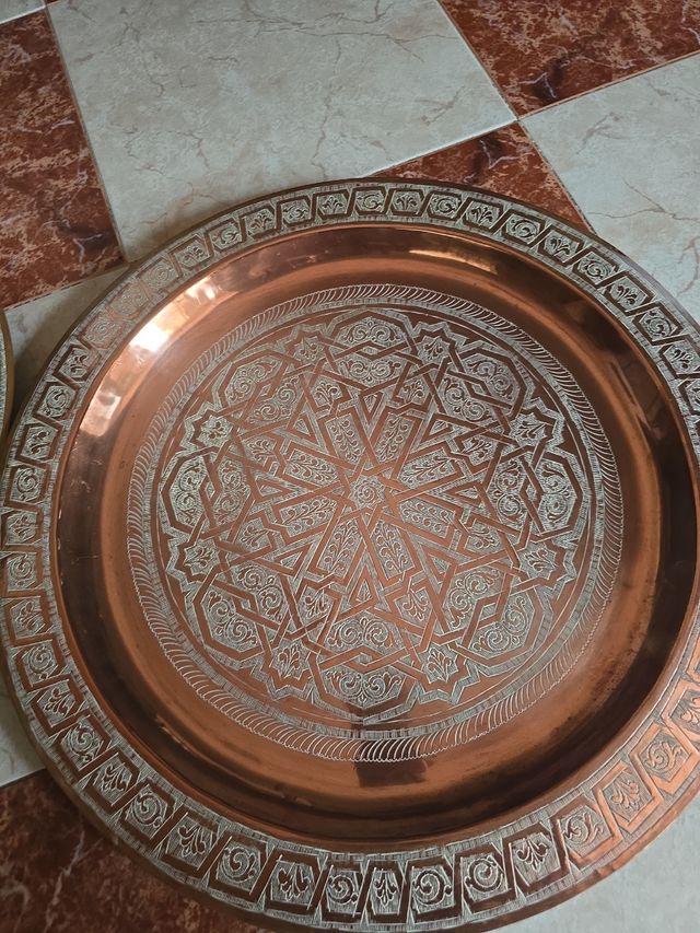 Platos de cobre marroquíes