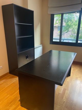 Mesa y dos estanterias de madera para Despacho
