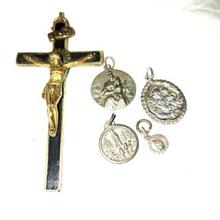 Colección medallas de plata y crucifijo de bronce
