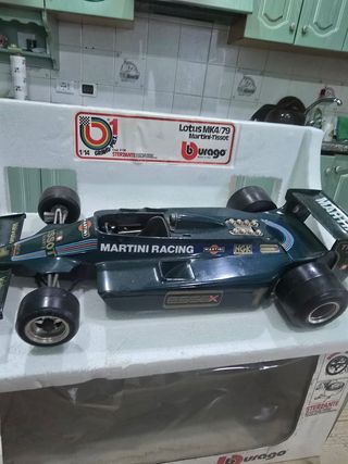 Burago 1:14 Lotus Martini MK4 79 Andretti