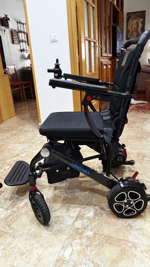 Silla de ruedas eléctrica plegable fibra carbono